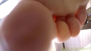 台湾solexight颜值超高妹子各种角度展示美足