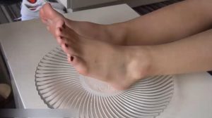 35码小脚最好吃的牛奶嫩香脚(1080P)[MP4750MB]