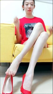 【直播美足】丽柜萌萌 地道北京模特展示性感美足 第3部！