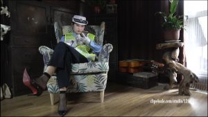 【K&M】美女交警业余时间秀黑丝脚底38402160