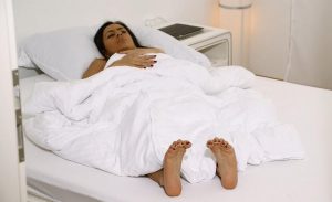 SleepFeet-催眠长发女友任意玩弄她脏脏的大脚板-97LZTD-1562