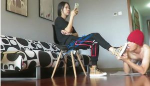 【画师女主】跪舔画师女主肮脏帆布鞋底！-97LZTD-2797