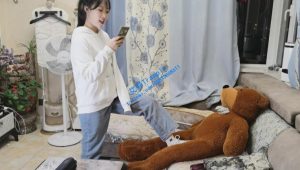 【玉女定制】脏棉袜强制窒息踩裆虐玩偶最后踢爆蛋-97LZTD-3382