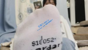 【玉女定制】脏棉袜强制窒息踩裆虐玩偶最后踢爆蛋-97LZTD-3382