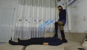 长靴踩踏 坐脸